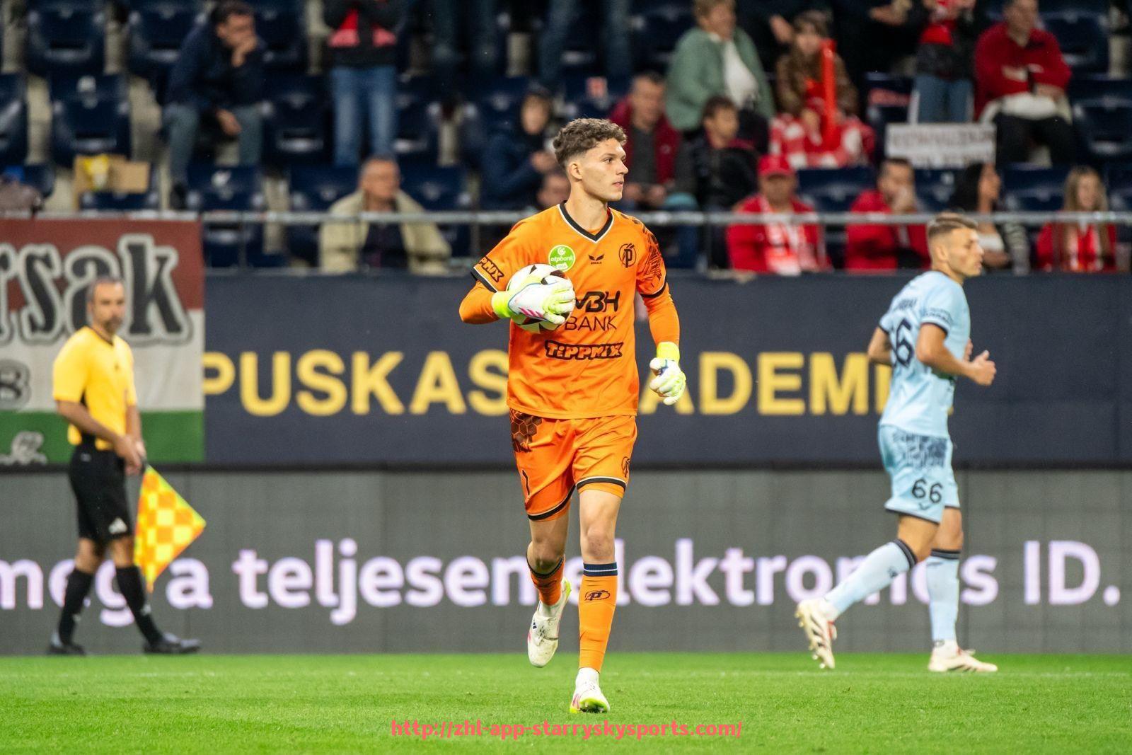 星空体育app-英超足球队队徽设计理念及文化象征解析